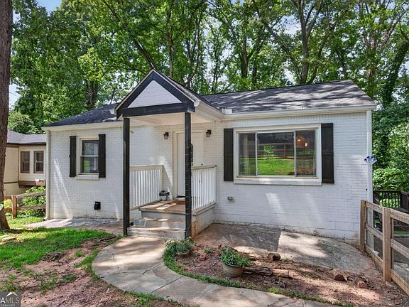 2nd image of 2162 Doris Dr