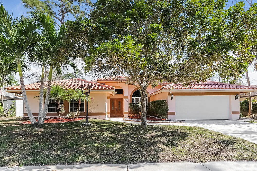 4 bed, 2.0 bath, 2158 sqft, $4,080 — Photo 1