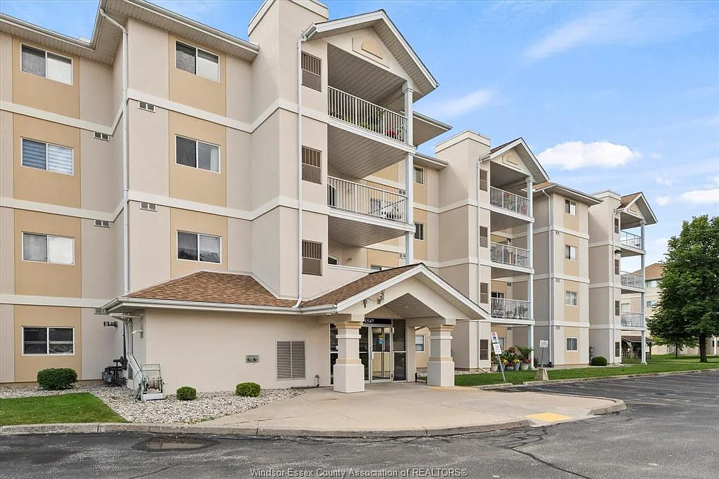Building Photo - 1547 Grand Marais Rd W #407