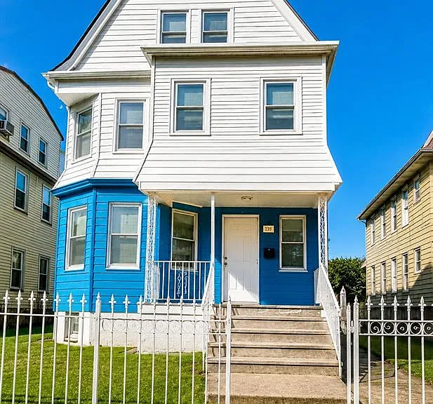869 S 17th St — Photo 1