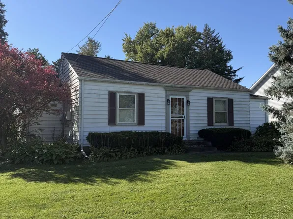 633 Youngs Ln, Freeport, IL 61032