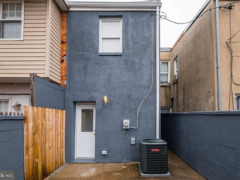 222 N Collington Ave — Photo 4
