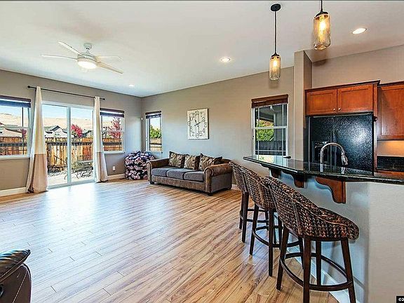 3rd image of 5799 Desert Mirage Dr