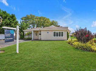 2 Adam Rd W, Massapequa, NY 11758