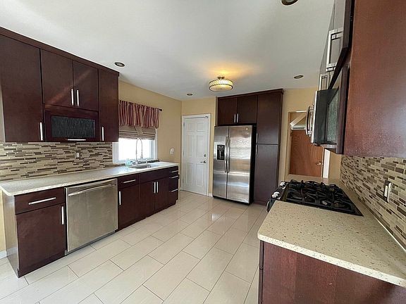 4th image of 2815 Murray St Floor 1
