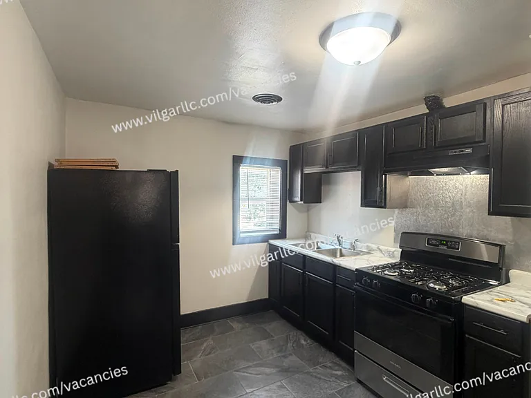 5035 Tod Ave — Photo 4