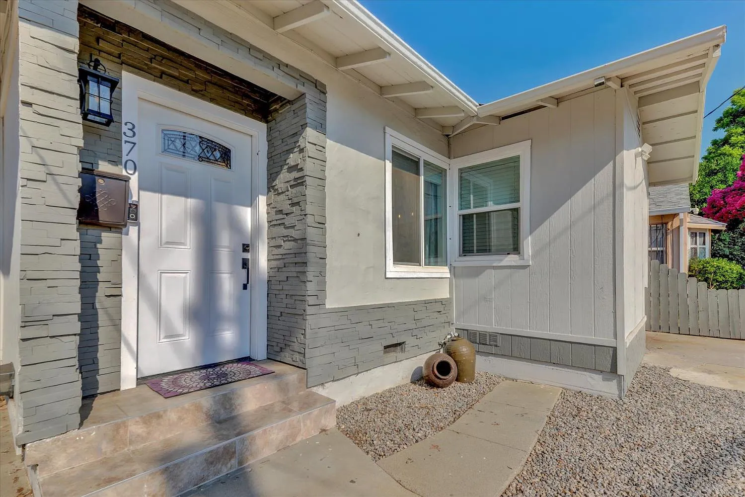 370 Pine Way photo 1