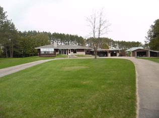 4942 Danforth Rd, Escanaba, MI 49829