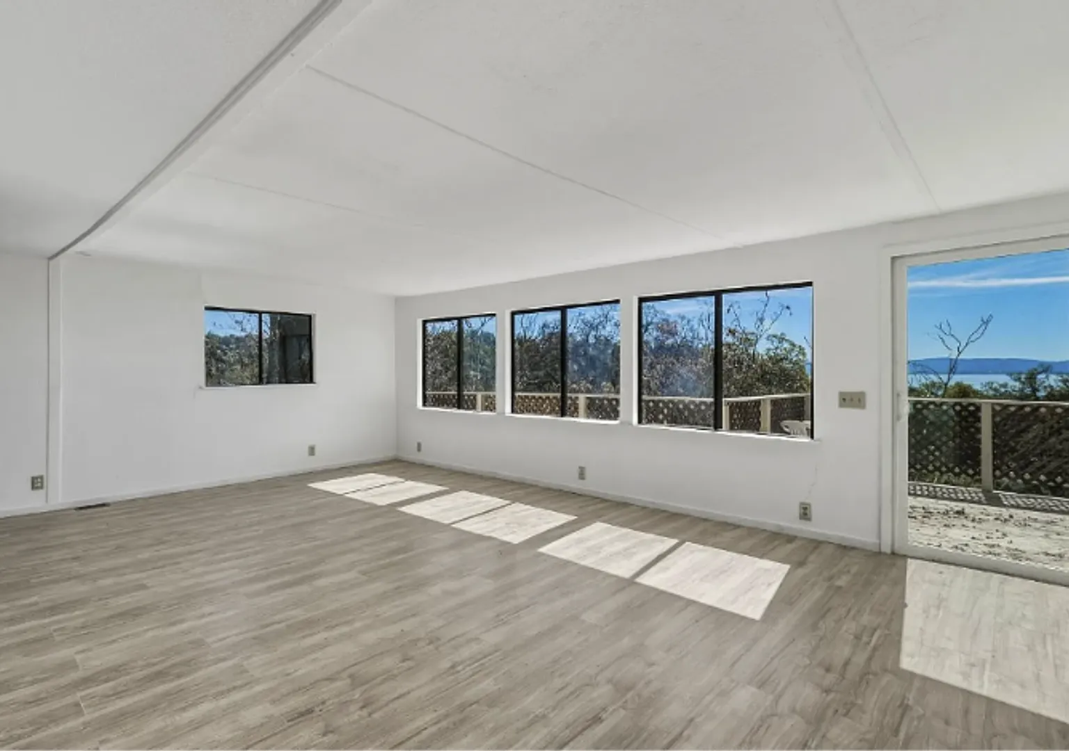 Beautiful 3BD/2BA Home with Lake & Mt. Konocti Views — Photo 4