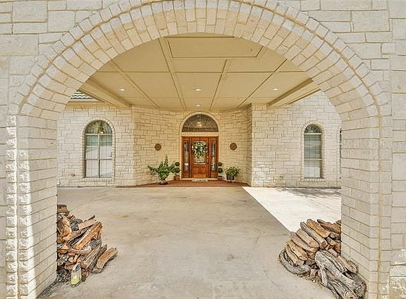 2nd image of 2207 Caroline Ct
