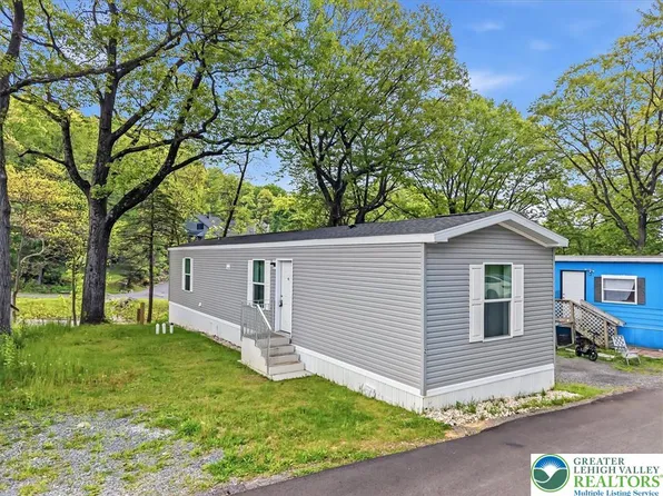 2 Indian Trail Wind, Gap Boro, PA 18091