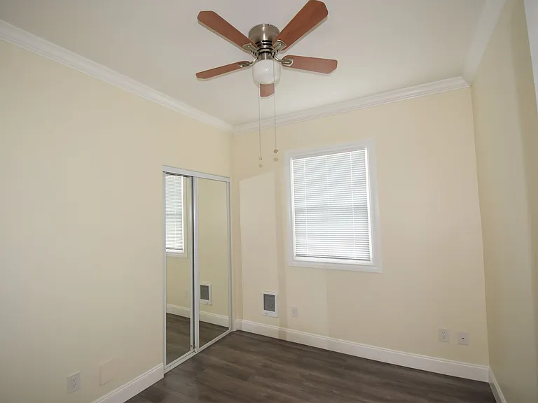 Los Robles Apartments — Photo 9