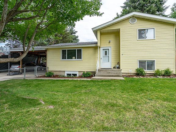 2nd image of 1533 E Davis Ave