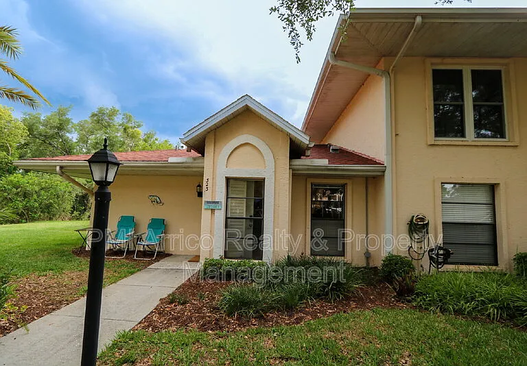 323 Knottwood Ct — Photo 1