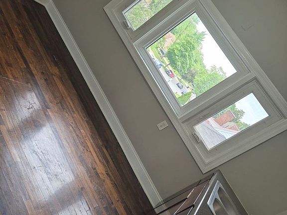 4th image of 9327 S Vanderpoel Ave #C0511511f