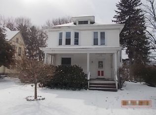 1039 Cambridge Rd, Coshocton, OH 43812