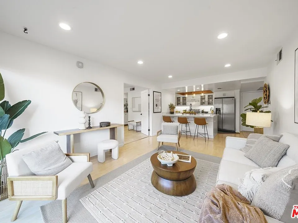 2700 Cahuenga Blvd E #4121