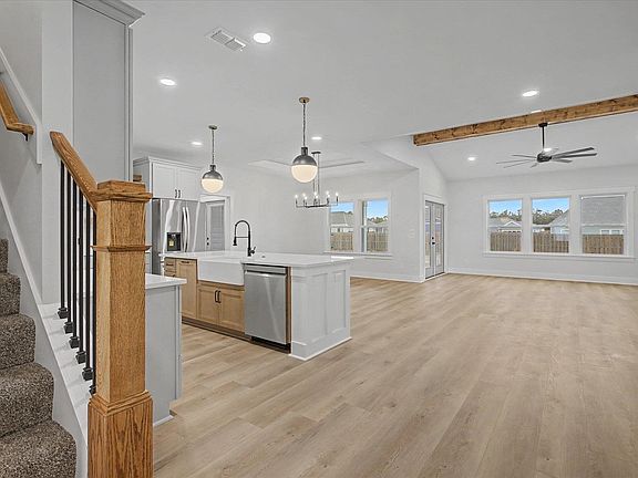 4th image of 13 Shelby Dr