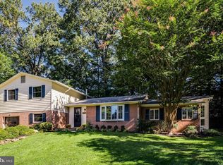 10010 Raeburn Ct, Fairfax, VA 22032