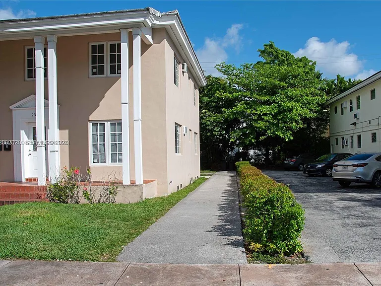 233 Madeira Ave #2 — Photo 3