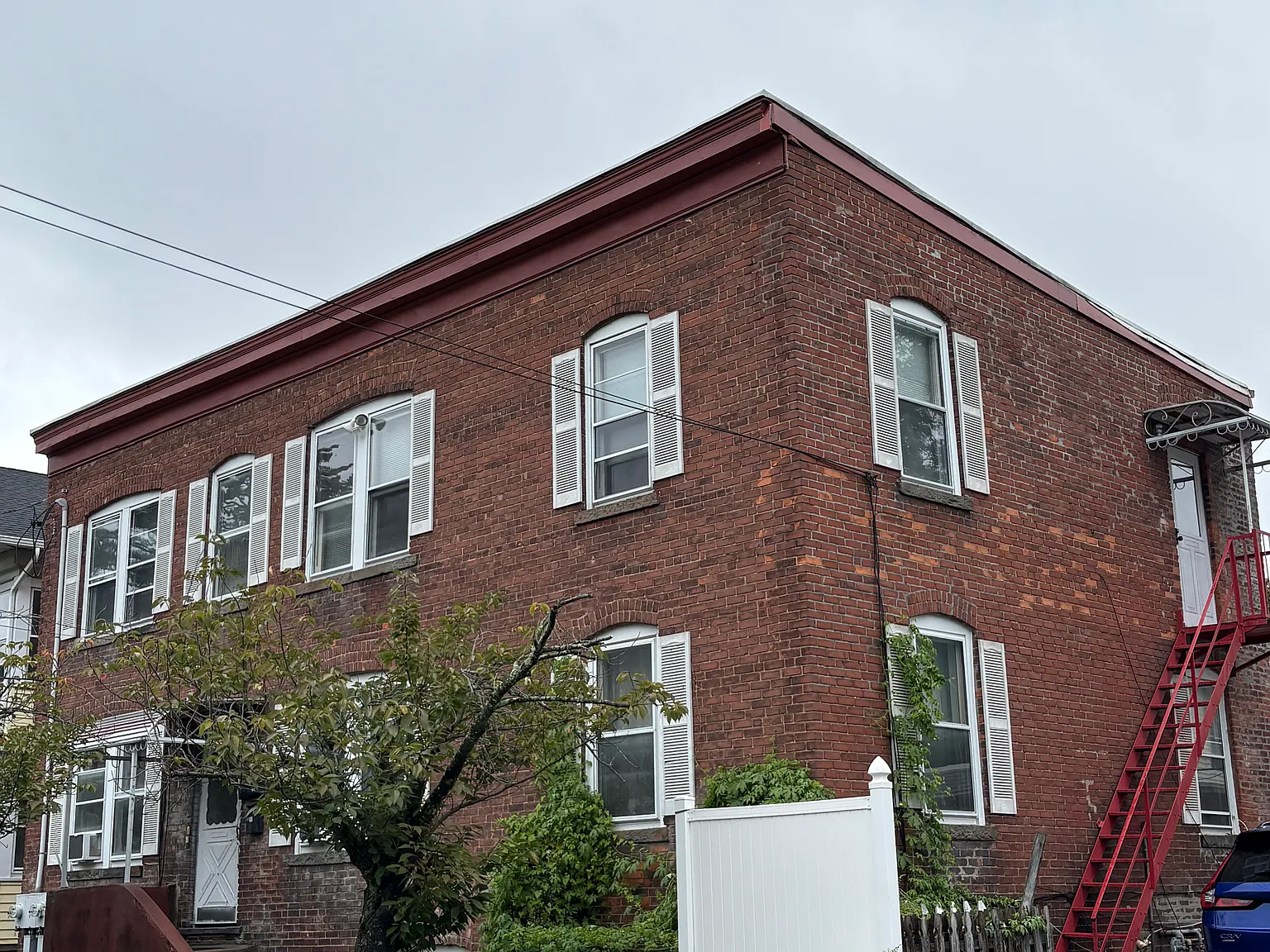 3 bed, 1250 sqft, $2,200 — Photo 3