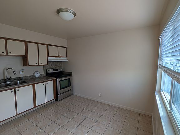 3rd image of 3249 Rockport Ave #D