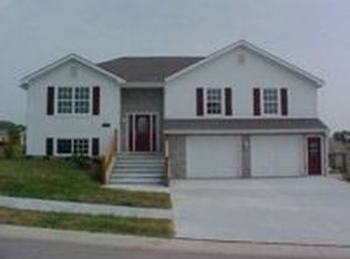 2320 Magnolia Dr, Leavenworth, KS 66048