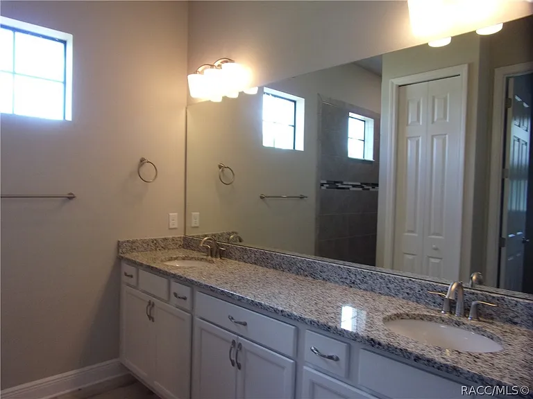248 E Cumberland Ct — Photo 19