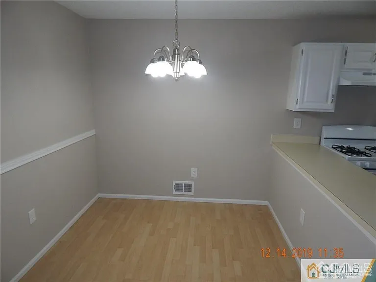 255 Wycoff Way W — Photo 8