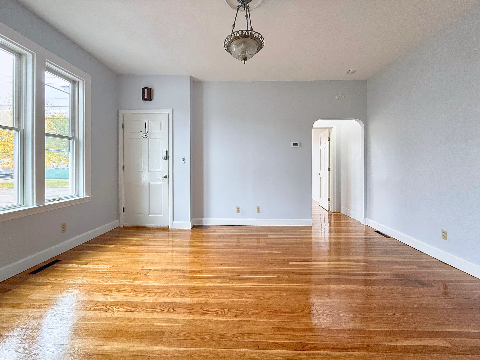 1 bed, 900 sqft, $2,200 — Photo 3