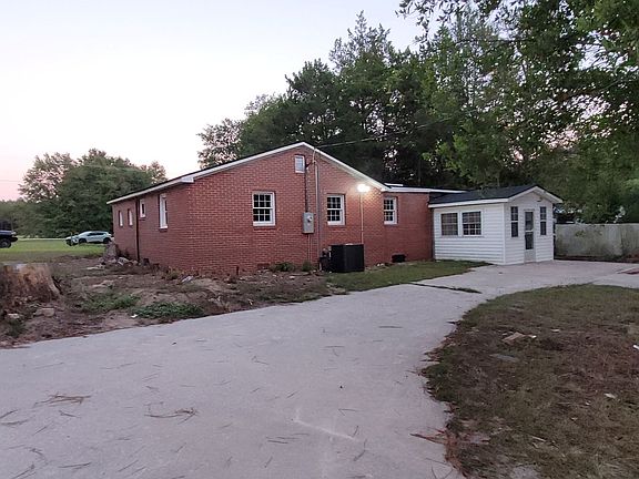 3rd image of 4433 Columbia Hwy N