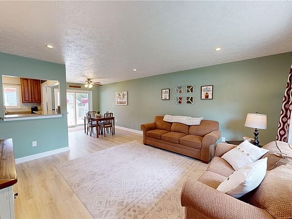 3rd image of 583 Saint Lawrence Blvd