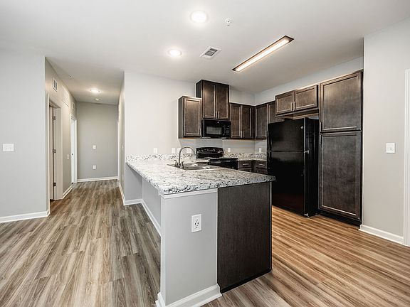 5th image of 15221 Ballancroft Pkwy #2B-2Ba-869Sqft