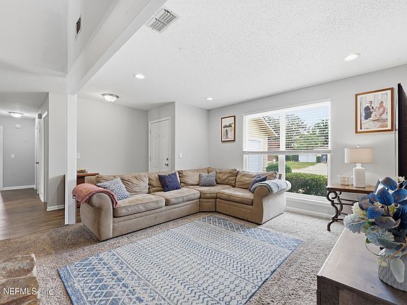 4th image of 2550 OAKVIEW Drive