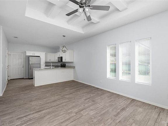 5th image of 400 S Retama Ln APT 4