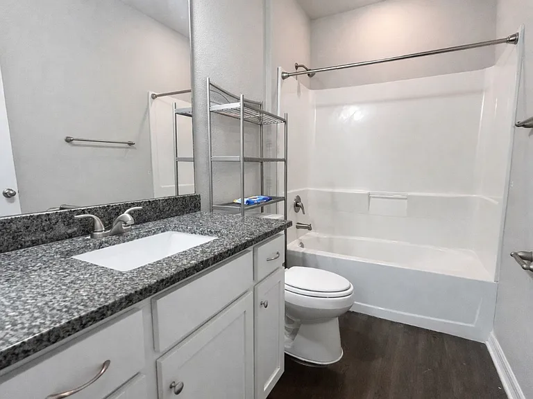 1843 NW 20th Pl — Photo 11