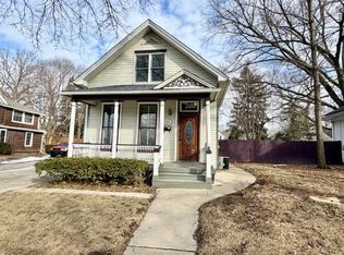 115 N Porter St, Elgin, IL 60120