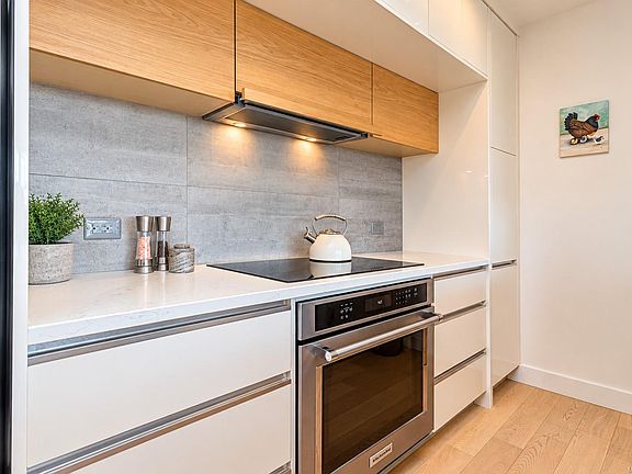 4th image of 989 Johnson St #1413