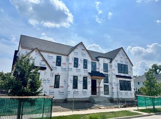 618 S Swain Ave, Elmhurst, IL 60126