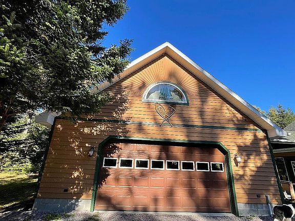 Main attached garage 28'x36'