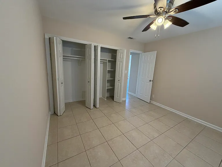 499 W Conference Dr — Photo 17