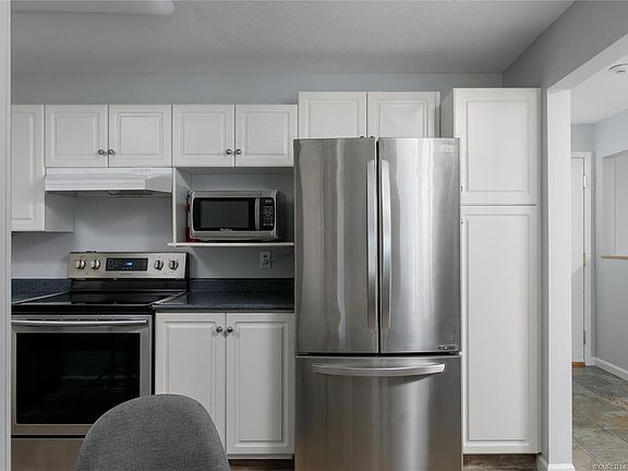 3rd image of 980 Glenwood Ave #105