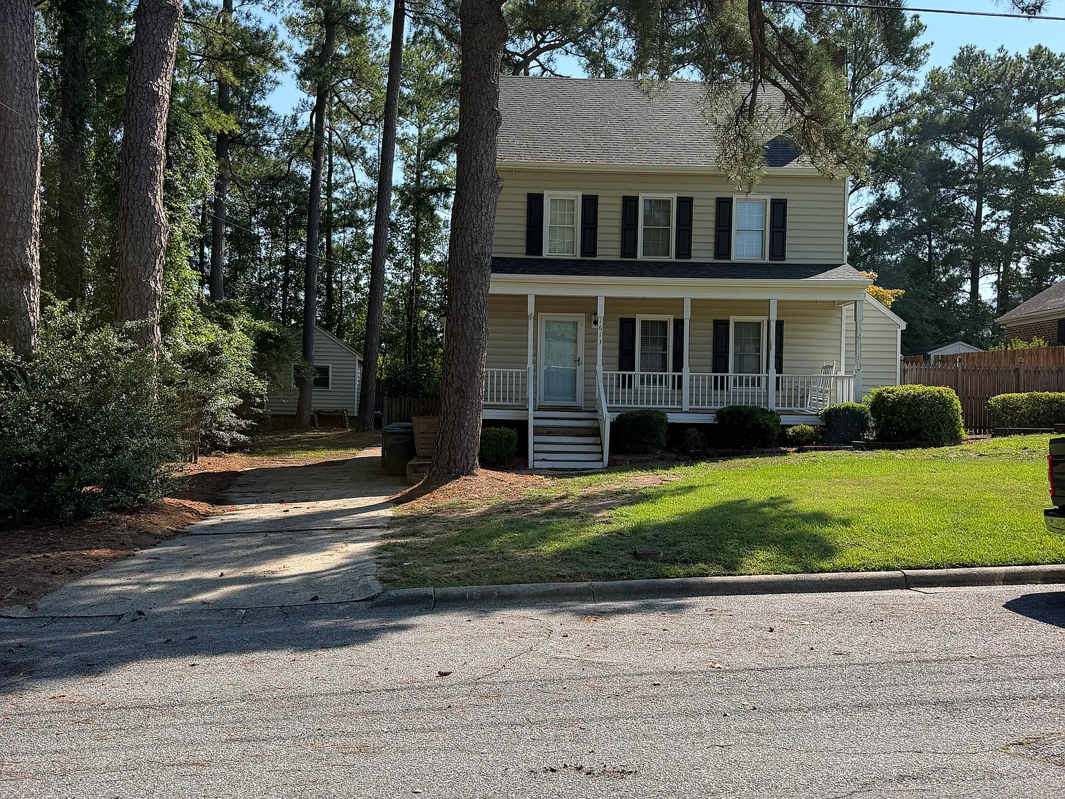 4 bed, 2.5 bath, 2000 sqft, $2,800 — Photo 2