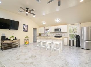 39 Post Oak Rd, La Vernia, TX 78121