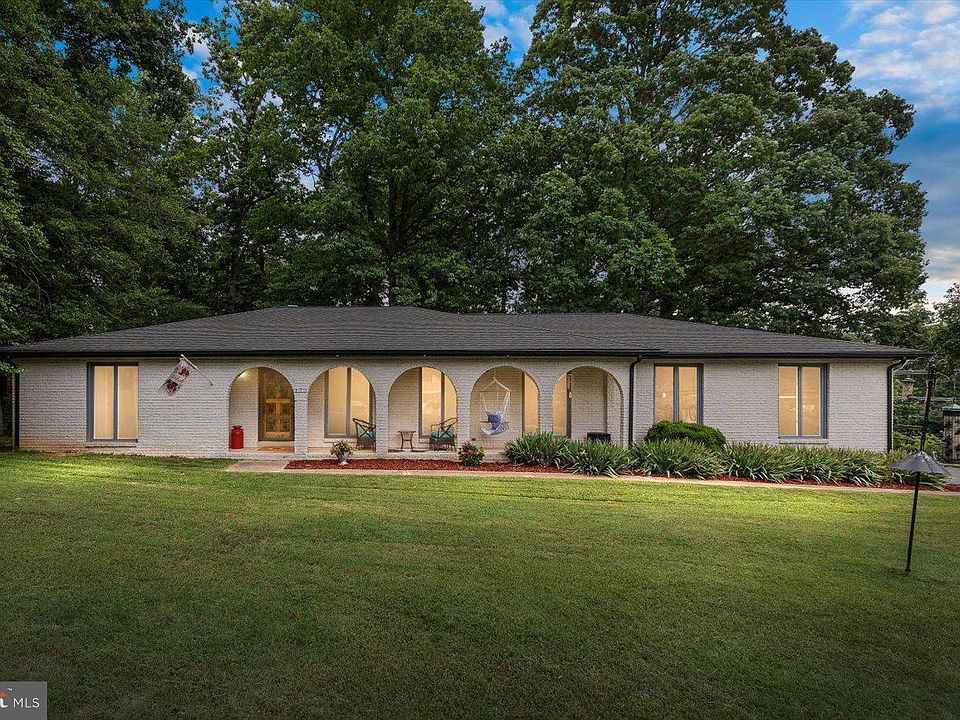 1st image of 111 Kinloch Dr