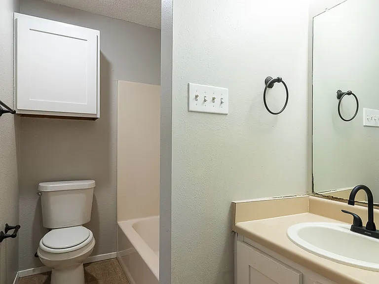 2906 Jadewood Ct #B — Photo 12