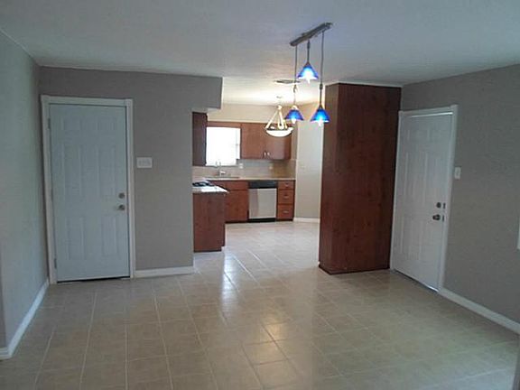 4th image of 2718 Cumberland Dr