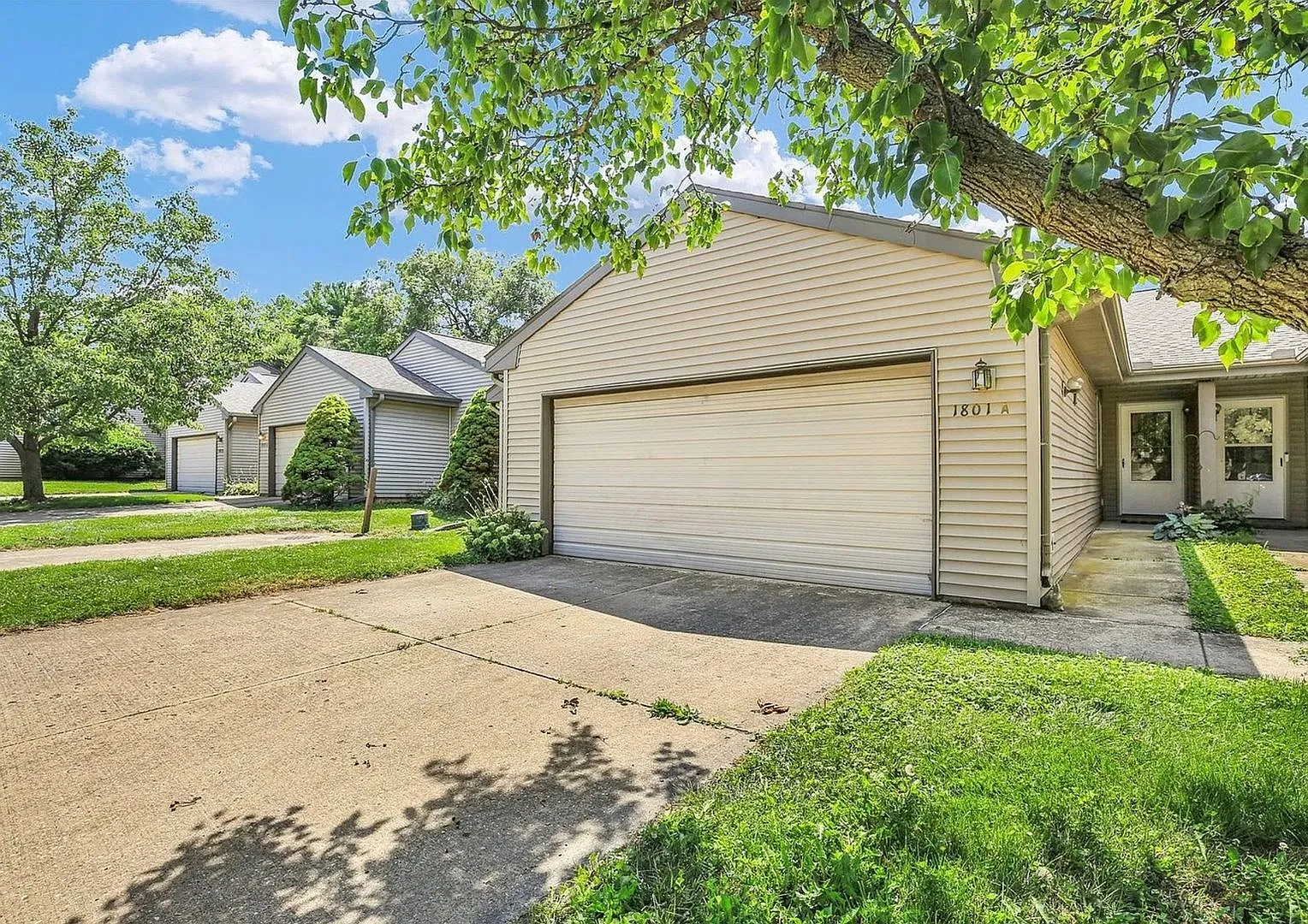 Charming 3BR House in Urbana - Showing starts Sept 5 — Photo 2