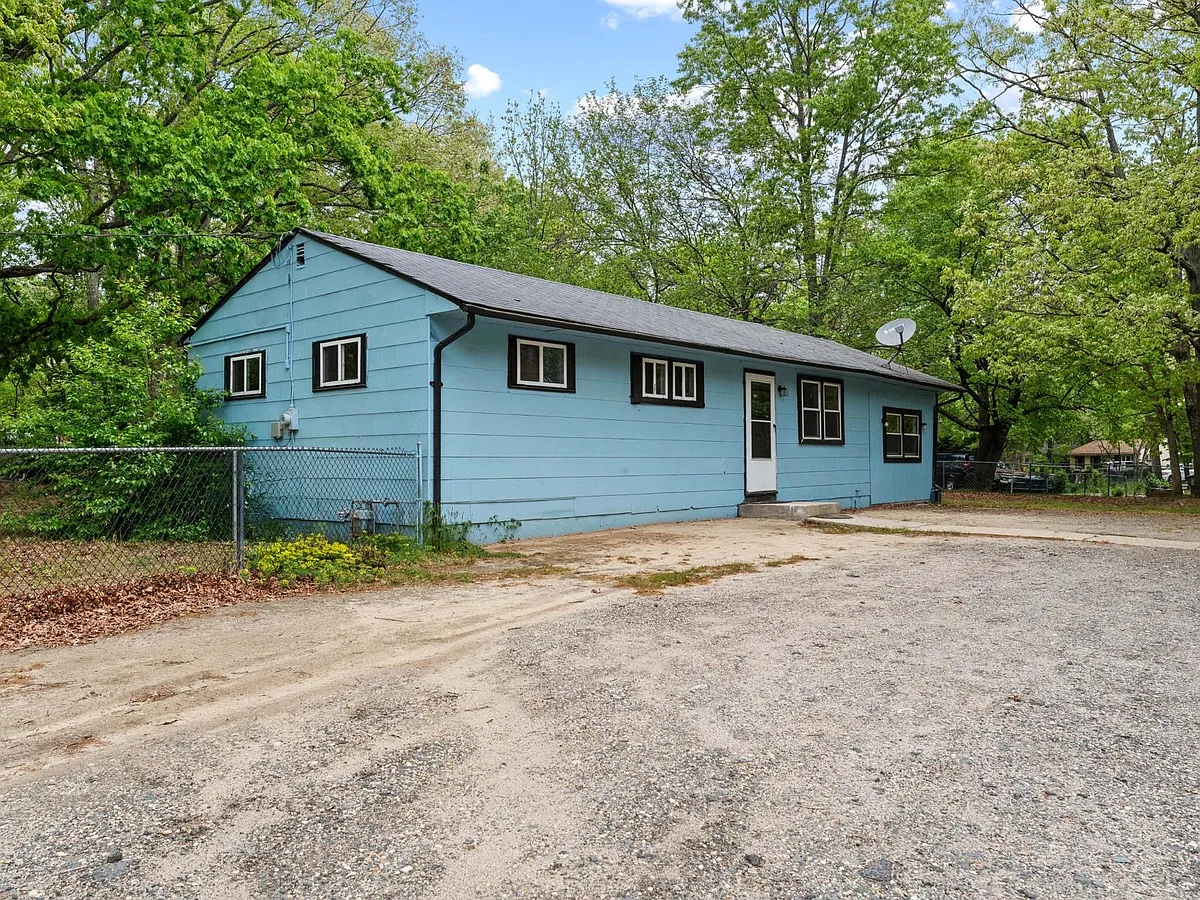 Building Photo - 221 Ronald Rd