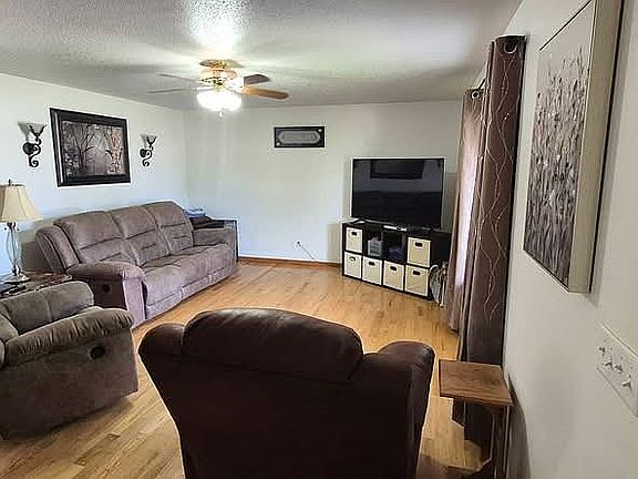 5th image of 208 Oak Forest Dr